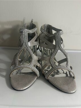 Easy Street "Flattery" Silver Rhinestone Strappy Heels — Sz 9.5